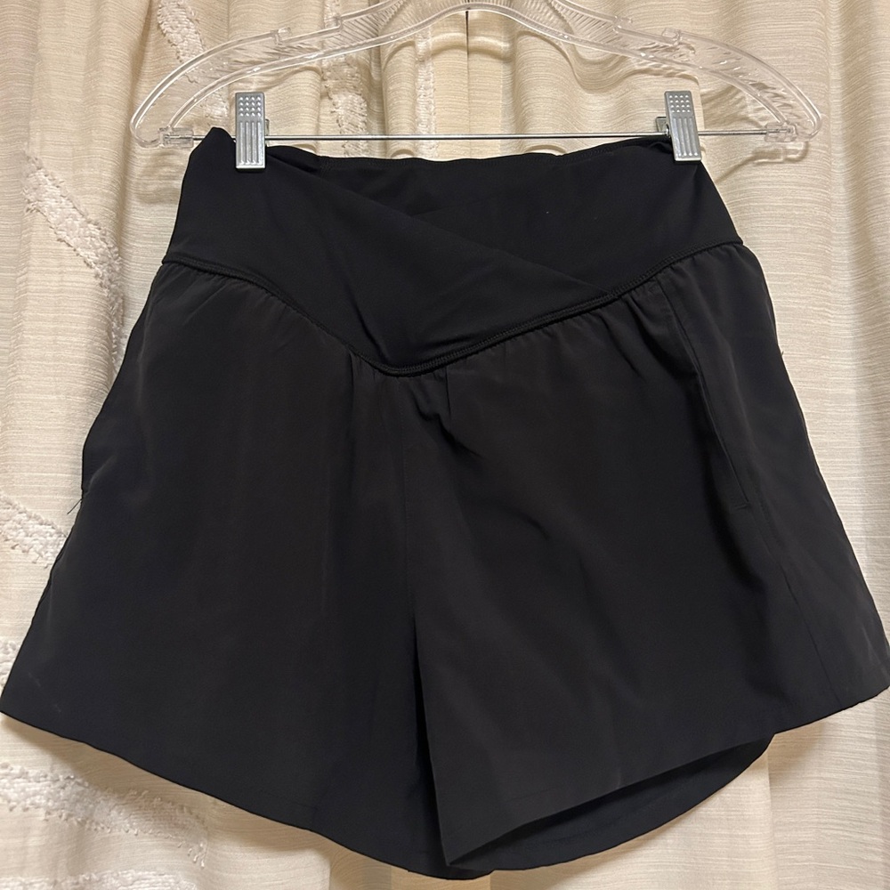 HALARA Women's Black Criss Cross Waist Shorts